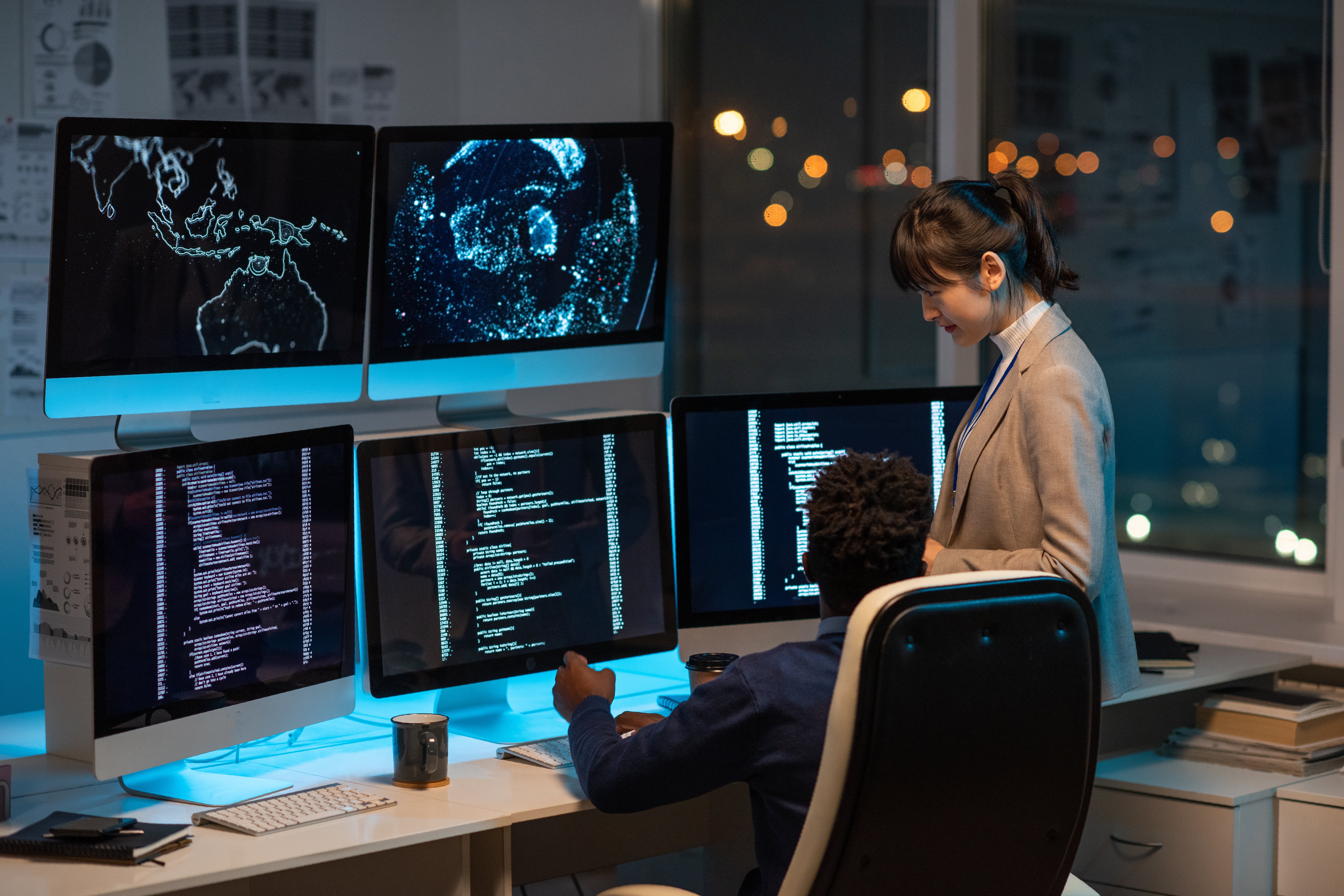 two-intercultural-programmers-decoding-data-on-com-2023-11-27-05-28-16-utc